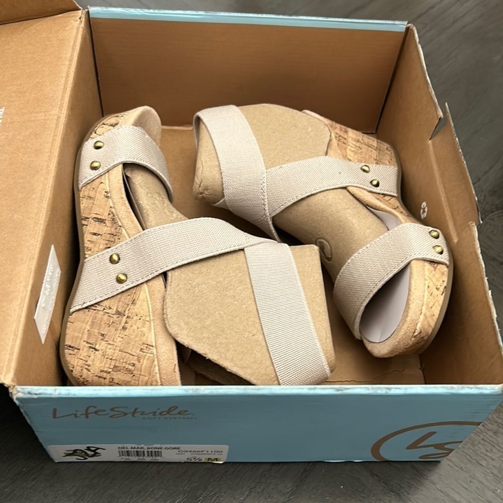 Women's Life Stride Del Mar Wedge Ankle Strap Sandal - Picture 2 of 8